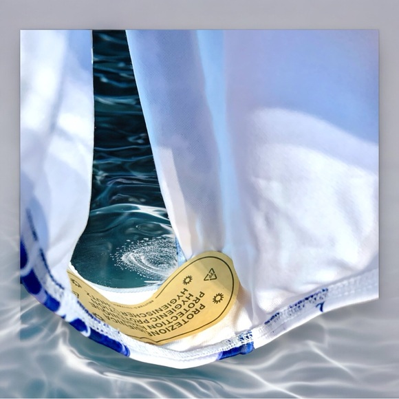 NEW Blue & White Porcelain Petal Sleeve Swimsuit Size Small w/ Sarong OS - Picture 8 of 12